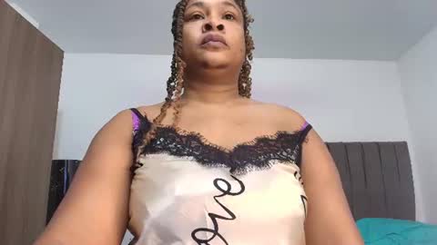 Snapshot of luxy_benet chatting on 06.15.26 Big Benet online show from 06.15.26