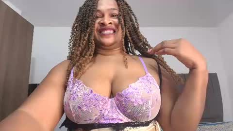 Snapshot of luxy_benet chatting on 06.27.26 Big Benet online show from 06.27.26