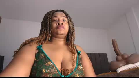Snapshot of luxy_benet chatting on 07.15.26 Big Benet online show from 07.15.26