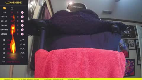 Snapshot of lxbbcxl chatting on 12.20.25 lxbbcxl online show from 12.20.25