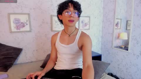Snapshot of lyan_twink chatting on 06.20.26 Lyan online show from 06.20.26