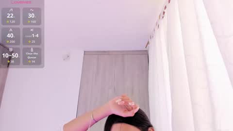 Snapshot of lyanna_cb chatting on 11.13.25 Lyanna online show from 11.13.25