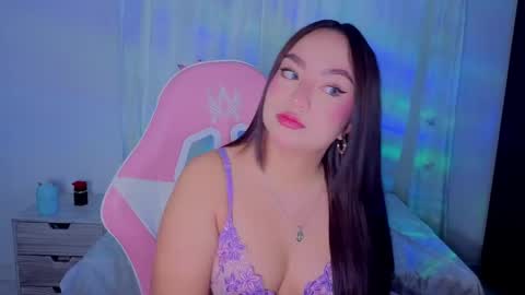 Snapshot of lyavalmont chatting on 05.19.26 lyavalmont online show from 05.19.26