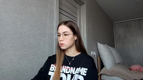 Mia online show from 12.22.25