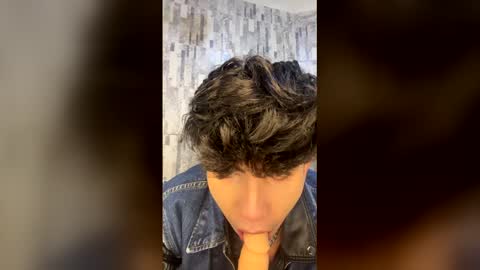 Lyle Bennett Freelance Model online show from 01.12.26