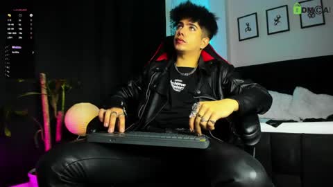 Snapshot of lylebennett_ chatting on 06.30.26 Lyle Bennett Freelance Model online show from 06.30.26
