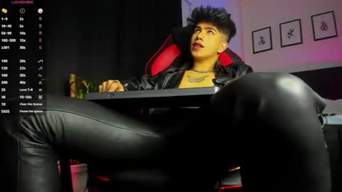 Snapshot of lylebennett_ chatting on 07.17.26 Lyle Bennett Freelance Model online show from 07.17.26