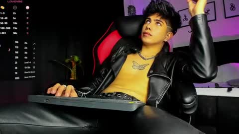 Snapshot of lylebennett_ chatting on 08.06.26 Lyle Bennett Freelance Model online show from 08.06.26