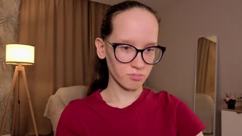 Snapshot of lynettebails chatting on 04.18.26 Sara online show from 04.18.26