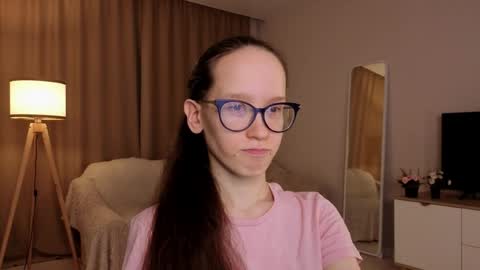 Snapshot of lynettebails chatting on 04.19.26 Sara online show from 04.19.26