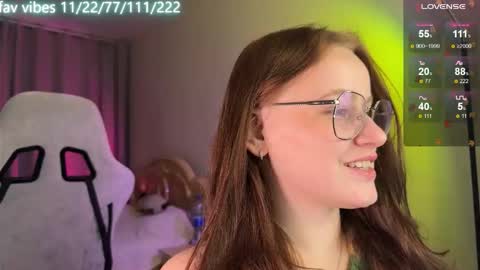 Snapshot of lynne_dawson chatting on 10.11.25 lynne_dawson online show from 10.11.25