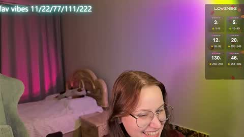 Snapshot of lynne_dawson chatting on 10.13.25 lynne_dawson online show from 10.13.25