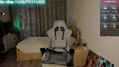 Snapshot of lynne_dawson chatting on 10.25.25 lynne_dawson online show from 10.25.25