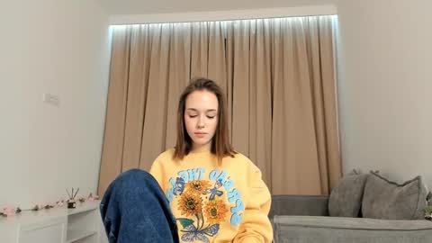 Snapshot of lynseyolstad chatting on 04.06.26 Lynsey online show from 04.06.26