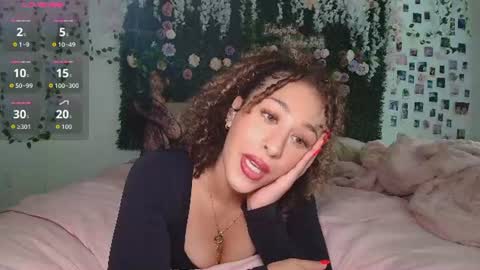 Snapshot of lyracovee chatting on 06.17.26 Lyra online show from 06.17.26