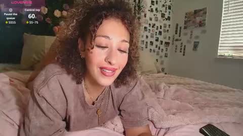 Snapshot of lyracovee chatting on 07.12.26 Lyra online show from 07.12.26