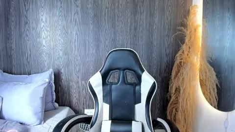 lyralux10 online show from 04.16.26