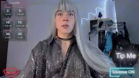 Lyric online show from 11.05.25