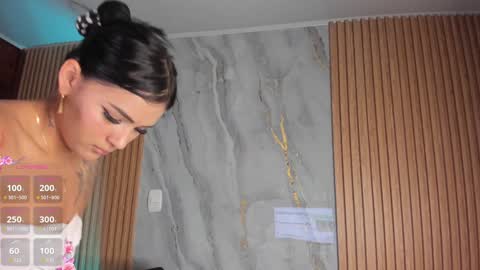    VIVIANA    online show from 02.02.25