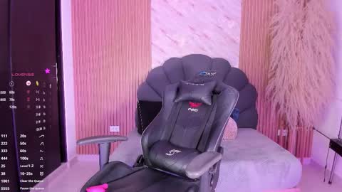    VIVIANA    online show from 10.30.25