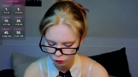 Julie online show from 08.04.26