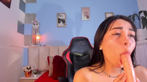 Snapshot of lyzzi_smith01 chatting on 12.04.24 Lizzy smith online show from 12.04.24