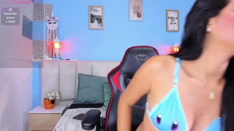 Snapshot of lyzzi_smith01 chatting on 01.03.25 Lizzy smith online show from 01.03.25