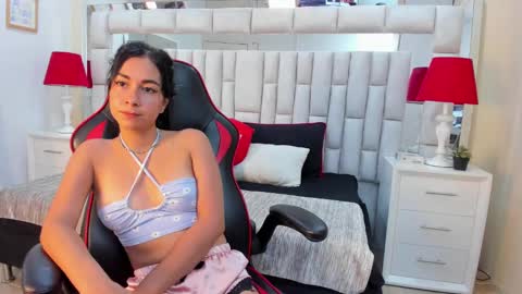 Snapshot of lyzzi_smith01 chatting on 01.15.25 Lizzy smith online show from 01.15.25