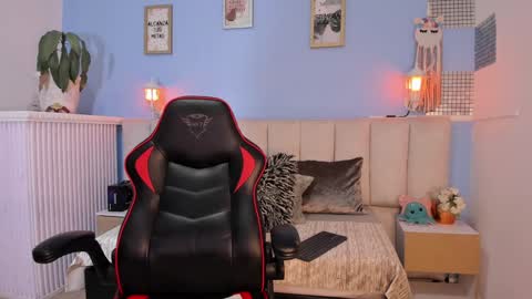 Snapshot of lyzzi_smith01 chatting on 01.27.25 Lizzy smith online show from 01.27.25