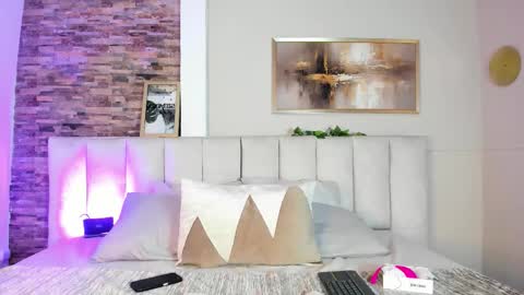 Snapshot of lyzzi_smith01 chatting on 10.11.25 Lizzy smith online show from 10.11.25