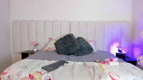 Snapshot of lyzzi_smith01 chatting on 11.12.25 Lizzy smith online show from 11.12.25