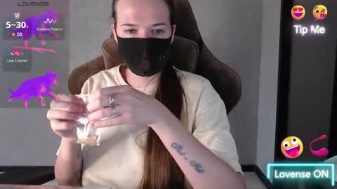 Snapshot of m00n8kiki chatting on 09.10.25 Ksu online show from 09.10.25