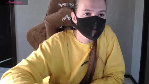 Snapshot of m00n8kiki chatting on 09.16.25 Ksu online show from 09.16.25