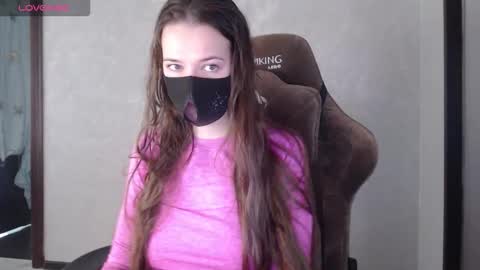 Snapshot of m00n8kiki chatting on 10.07.25 Ksu online show from 10.07.25