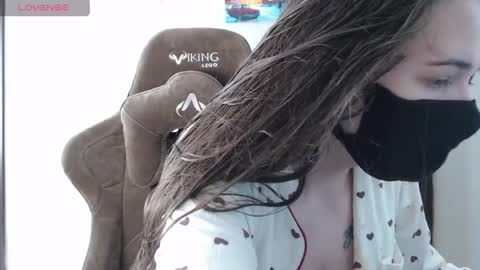 Snapshot of m00n8kiki chatting on 04.04.26 Ksu online show from 04.04.26