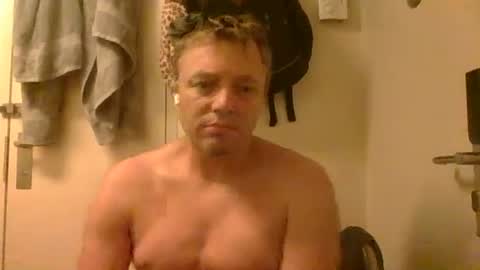 Snapshot of m15kala chatting on 12.22.25 m15kala online show from 12.22.25