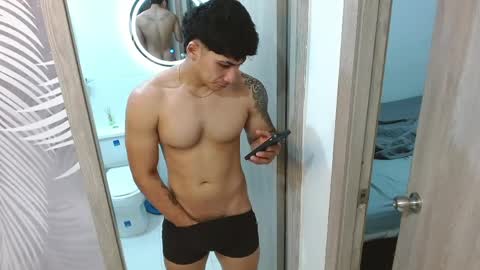 Snapshot of m1chaelx_ chatting on 04.12.26 MICHAEL online show from 04.12.26