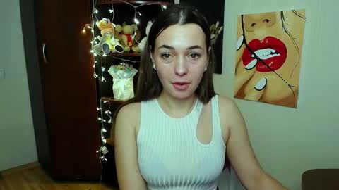 Snapshot of m_vikki chatting on 01.21.25 Vikki online show from 01.21.25