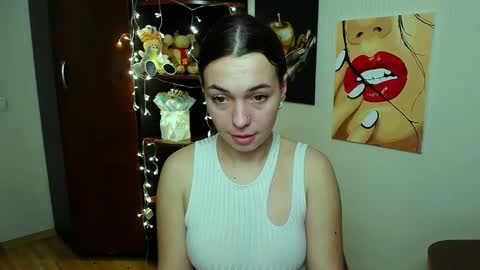 Snapshot of m_vikki chatting on 01.21.25 Vikki online show from 01.21.25