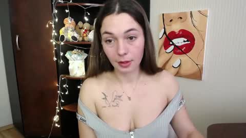 Snapshot of m_vikki chatting on 03.07.25 Vikki online show from 03.07.25