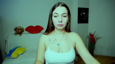 Snapshot of m_vikki chatting on 11.25.25 Vikki online show from 11.25.25