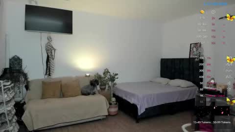 Snapshot of maaddy_ chatting on 10.29.25 maaddy_ online show from 10.29.25