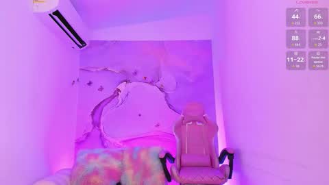 Snapshot of maariangel chatting on 11.22.25 Mariangel online show from 11.22.25