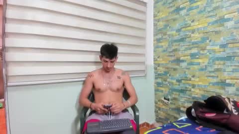 Snapshot of maaster420 chatting on 02.14.25 itgram pezlo josue online show from 02.14.25