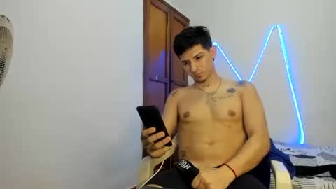 Snapshot of maaster420 chatting on 11.11.25 itgram pezlo josue online show from 11.11.25