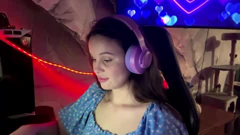 Snapshot of mabelneonakis chatting on 05.23.26 Apolonia online show from 05.23.26