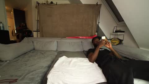 Mac Troy online show from 12.10.24