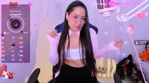 MacarenaIndependent model  online show from 11.29.25