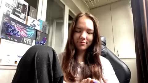 Snapshot of machellebazaldua chatting on 05.10.26 Mila online show from 05.10.26