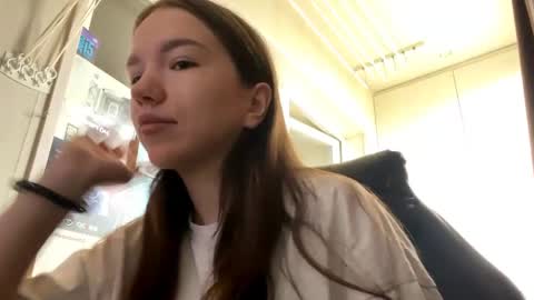 Snapshot of machellebazaldua chatting on 05.11.26 Mila online show from 05.11.26
